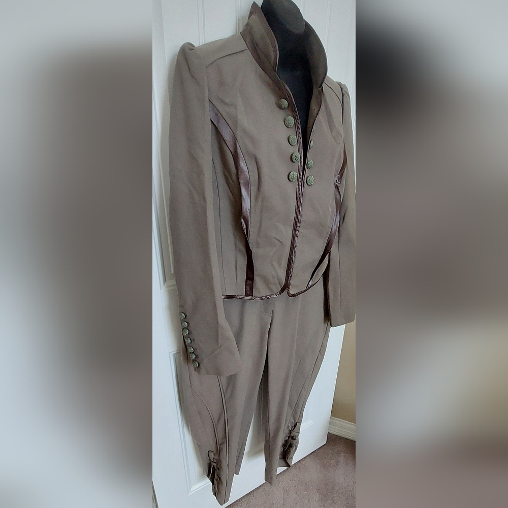 Style Brand Taupe 2 Piece Capri Pantsuit, New, Womens, Size XL